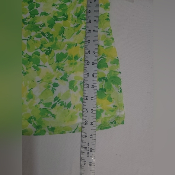 VINCE CAMUTO Blooming Brights Floral Ruffle Flutter Short Sleeve Blouse Medium - Picture 5 of 11